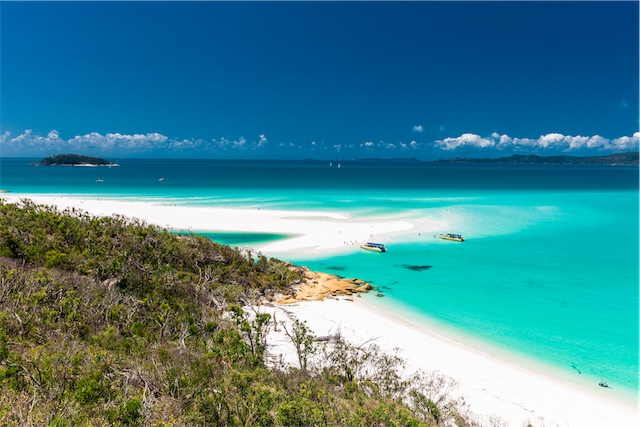 Whitehaven Beach, Queensland, Australia: Turquoise water and white sand.